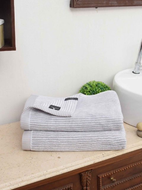 

Avira Home Unisex Set of 2 Grey Self-Design 500 GSM Towels