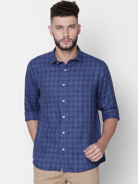 

Linen Club Men Blue Regular Fit Checked Casual Shirt