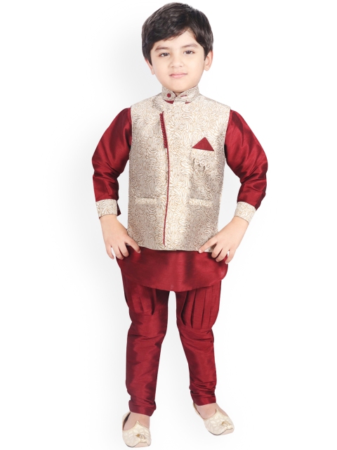 

SG YUVRAJ Boys Red Solid Kurta with Pyjamas