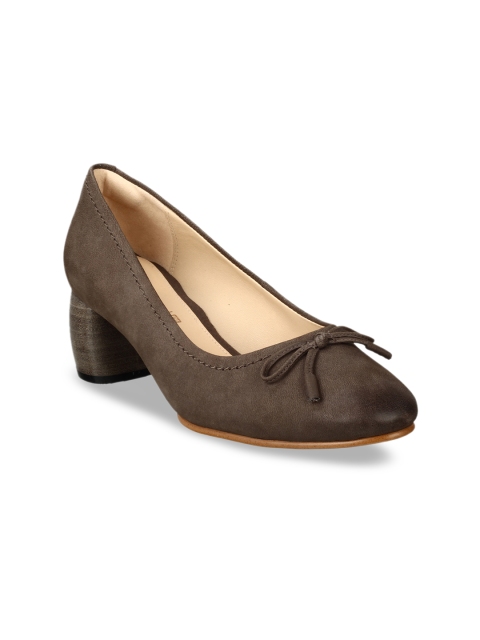

Clarks Women Taupe Solid Leather Pumps