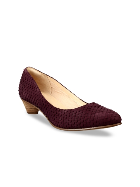

Clarks Women Purple Textured Leather Pumps