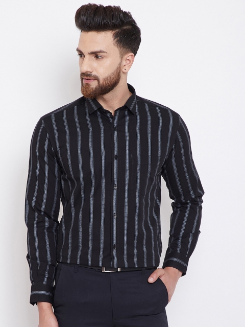 

Canary London Men Black & Off-White Slim Fit Striped Semiformal Shirt