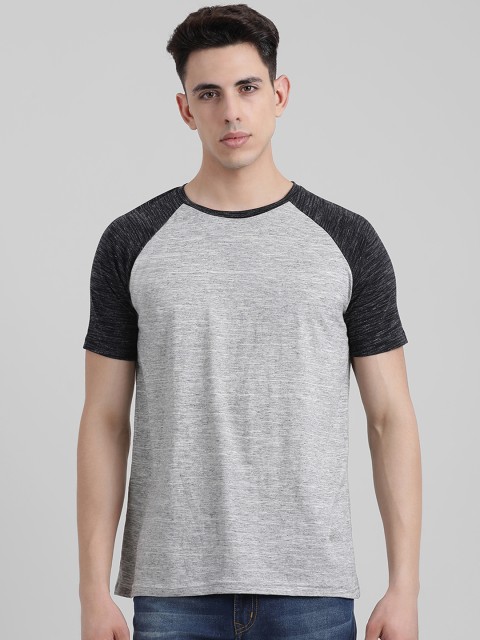 

REALM Men Grey Solid Round Neck T-shirt