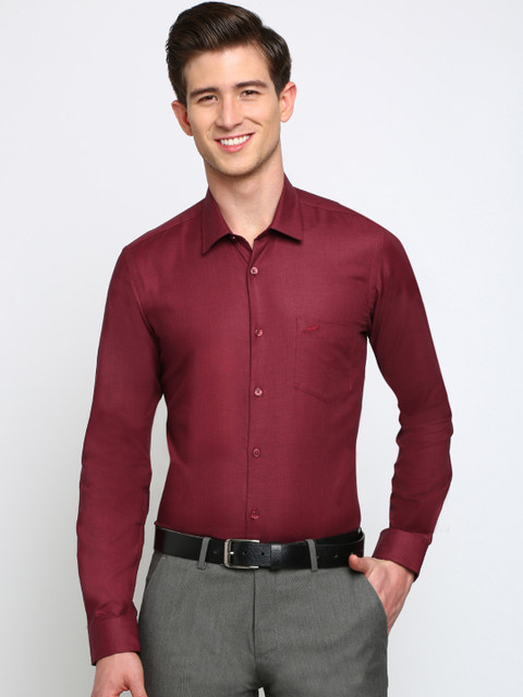 

Crocodile Men Maroon Slim Fit Solid Formal Shirt