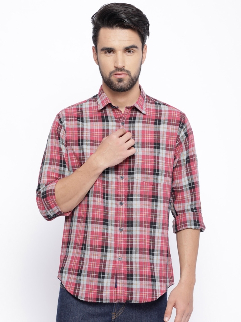 

CAVALLO by Linen Club Men Cotton Linen Red & Black Regular Fit Checked Casual Shirt