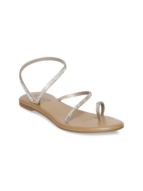 

Monrow Women Silver-Toned Solid One Toe Flats