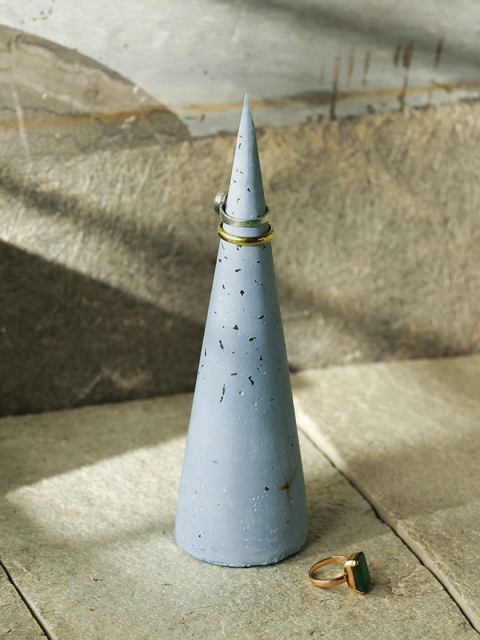 

ExclusiveLane Cone Of The Rings Handcrafted Ring Holder In Concrete, Blue
