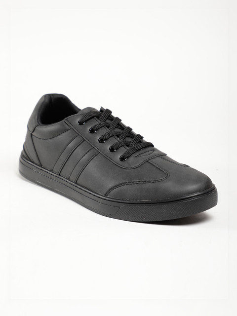 

LOCOMOTIVE Men Black Sneakers