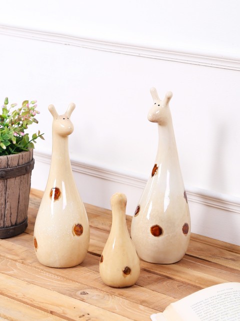 

TAYHAA Set of 3 Beige Giraffes Ceramic Showpiece