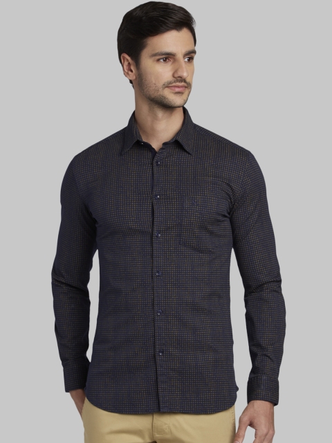 

Parx Men Blue Slim Fit Checked Casual Shirt