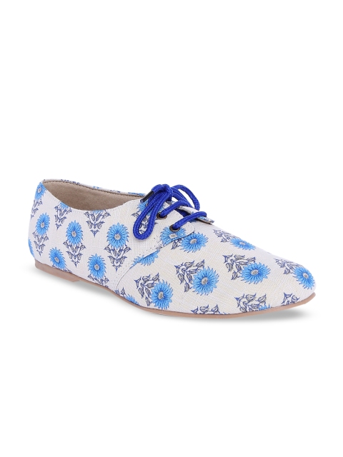 

Kanvas Women Blue & Off-White Printed Oxfords