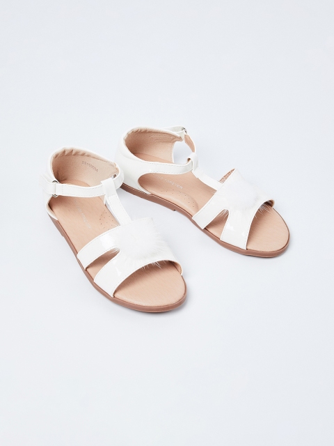 

Fame Forever by Lifestyle Girls White Solid Open Toe Flats