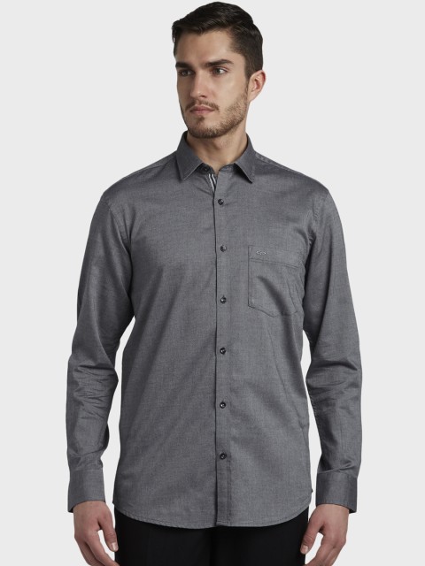 

ColorPlus Men Grey Tailored Fit Solid Casual Shirt