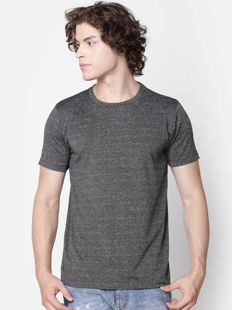 

IMYOUNG Men Black Solid Round Neck T-shirt