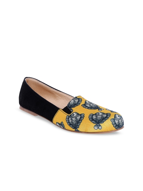 

Kanvas Women Yellow & Black Handprint Slip-Ons