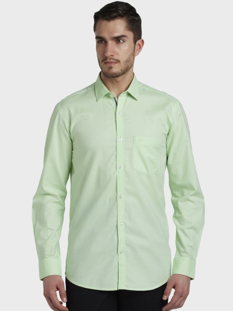 

ColorPlus Men Green Tailored Fit Solid Casual Shirt