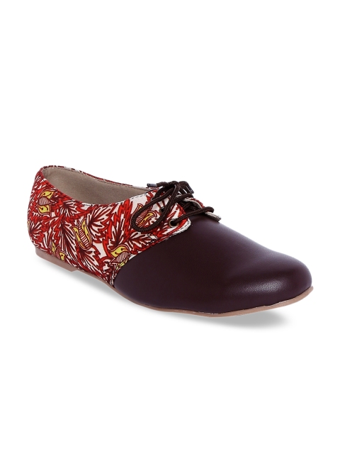 

Kanvas Women Coffee Brown & Red Handprint Oxfords
