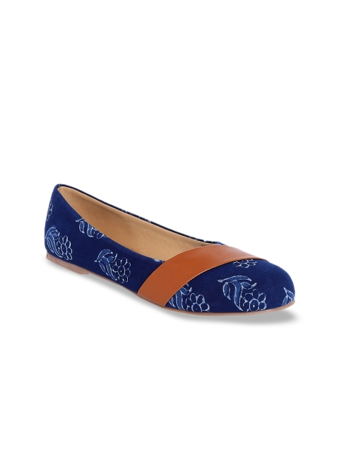 

Kanvas Women Navy Blue & Brown Printed Ballerinas