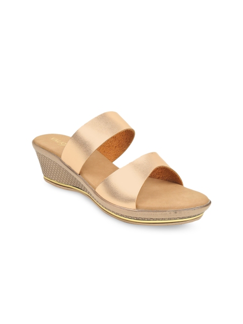 

VALIOSAA Women Peach-Coloured Solid Heels
