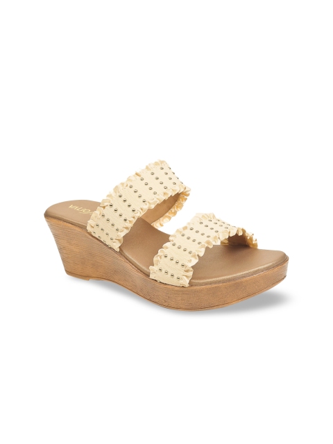 

VALIOSAA Women Cream-Coloured Solid Heels