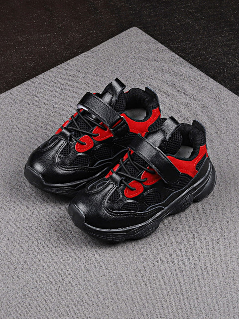 

Walktrendy Kids Black & Red Colourblocked Slip-On Sneakers