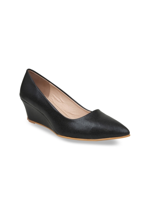 

VALIOSAA Women Black Solid Pumps