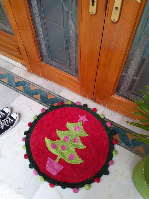 

Avira Home Red & Green Printed Cotton Doormat