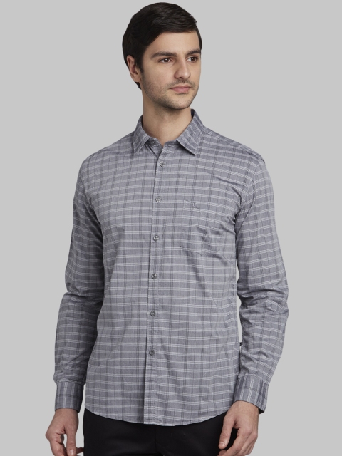 

Parx Men Grey Slim Fit Checked Casual Shirt
