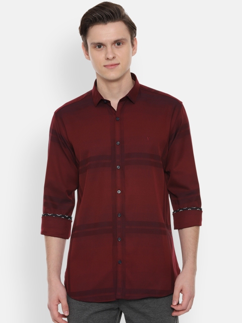 

V Dot Men Brown Slim Fit Striped Casual Shirt