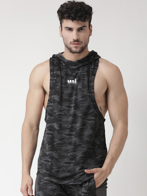 

USI UNIVERSAL Men Black & Grey Camouflage Printed Hooded T-shirt