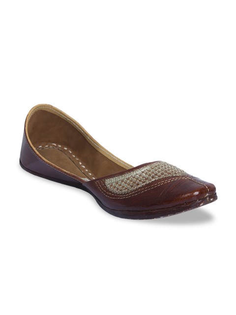 

Ta Chic Women Brown Woven Design Handcrafted Genuine Leather Mojaris