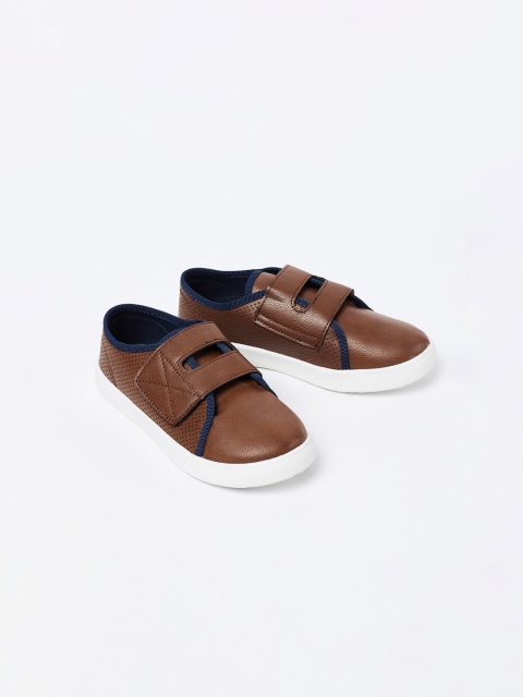 

Fame Forever by Lifestyle Boys Brown Slip-On Sneakers