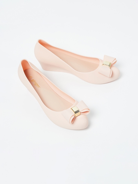 

Ginger by Lifestyle Women Peach-Coloured Solid Pumps