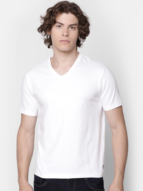 

IMYOUNG Men White Solid V-Neck T-shirt