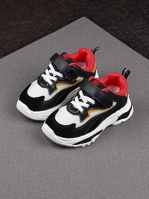 

Walktrendy Unisex Black Slip-On Sneakers