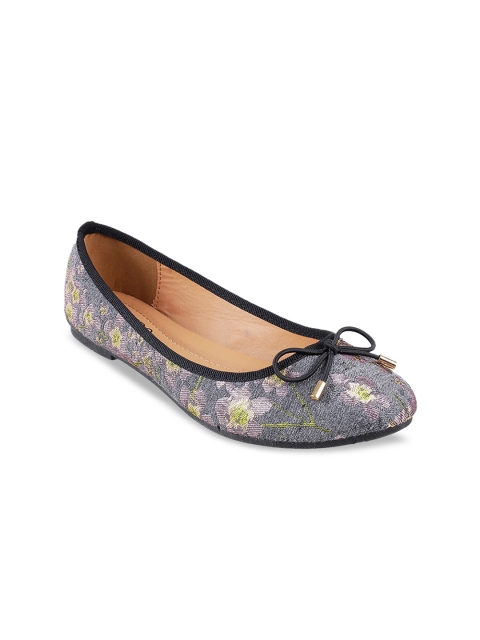 

Metro Women Grey Woven Design Ballerinas