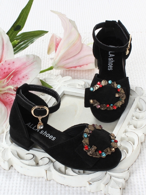 

Walktrendy Girls Black Solid Ballerinas
