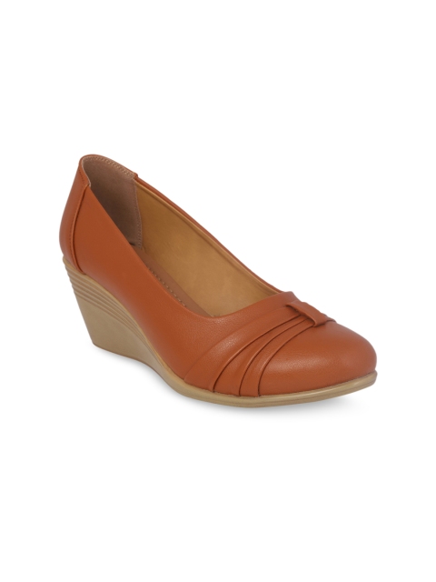 

pelle albero Women Tan Solid Pumps