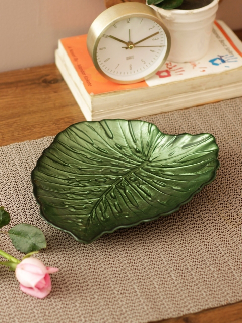 

Living Essence Green Jordan Jungle Leaf Glass Platter