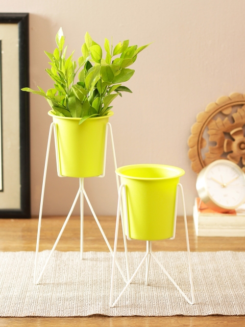 

HomeTown Black & Copper-Toned Bicycle Snack Stand, Yellow