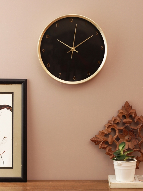 

Living Essence Gold-Toned & Black Round Solid 25 cm Analogue Wall Clock