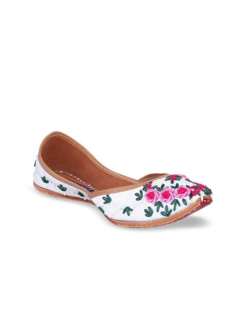

MSC Women White and Green Embroidered Leather Mojaris