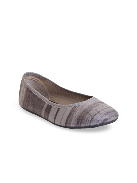 

SCENTRA Women Silver-Toned Slip-On Sneakers