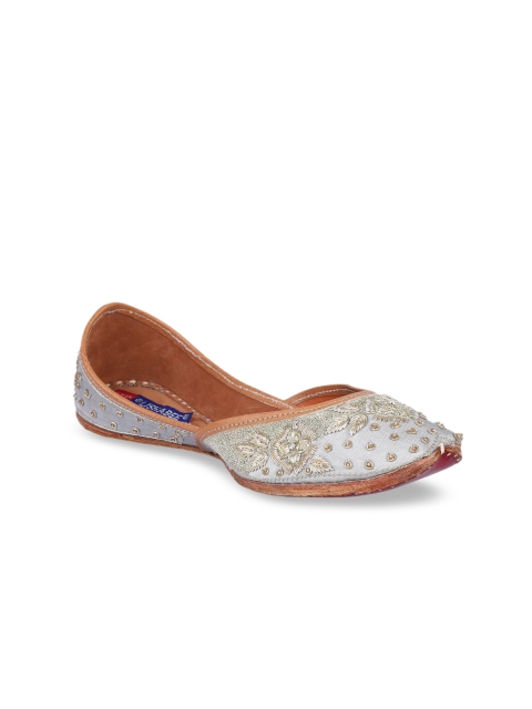 

MSC Women Grey Woven Design Leather Mojaris