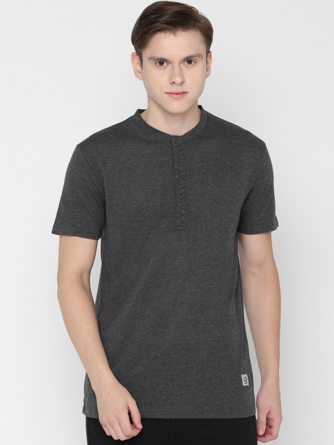 

SKULT by Shahid Kapoor Men Grey Solid Henley Neck T-shirt