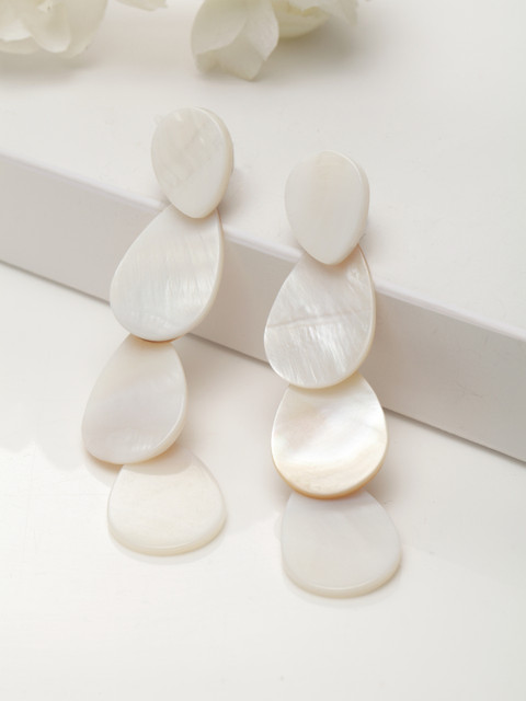 

AVANT-GARDE PARIS Gold-Plated White Teardrop Shaped Drop Earrings