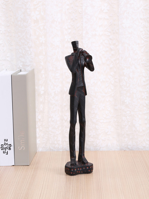 

TAYHAA Black Solid Resin Engrossing Sleek Man Blowing Horn Figurine