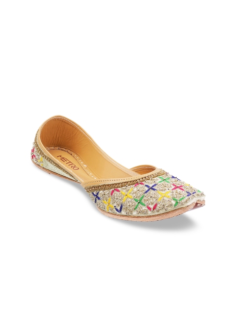 

Metro Women Beige Woven Design Leather Juttis