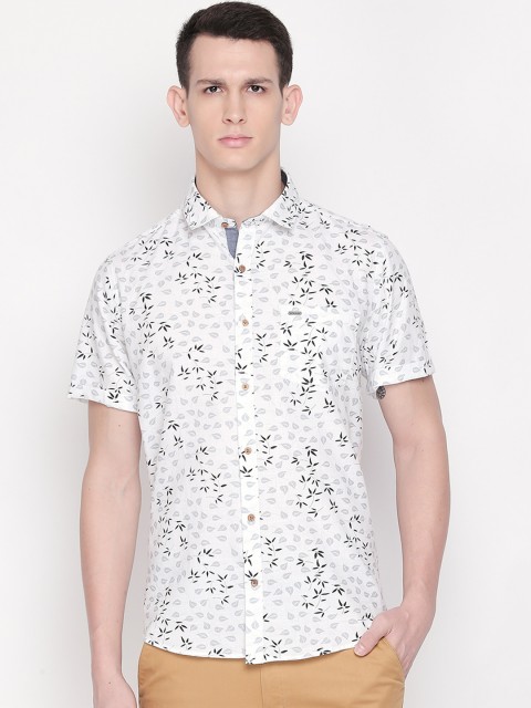 

Solemio Men White & Black Regular Fit Printed Casual Shirt