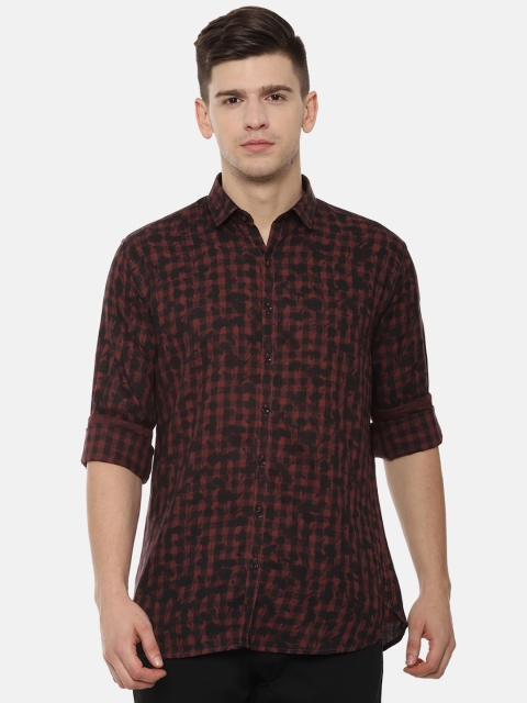 

V Dot Men Maroon Slim Fit Checked Casual Shirt